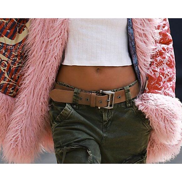 NWT FREE PEOPLE We The Free Ashby Belt Dune Tan Triangle Stud M/L - Picture 1 of 4